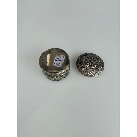 Antique Trinket Box - Silver Repousse Pill Box with Floral Design - 19 Grams - Picture 3 of 6